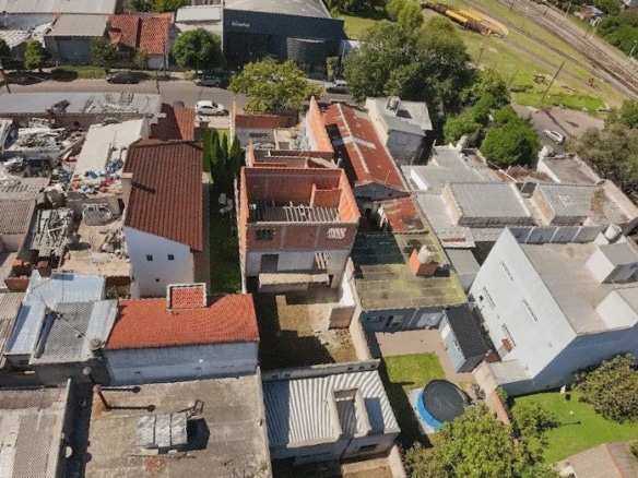 Terreno en venta con obra al 50% y planos para 7 unidades - Don Bosco