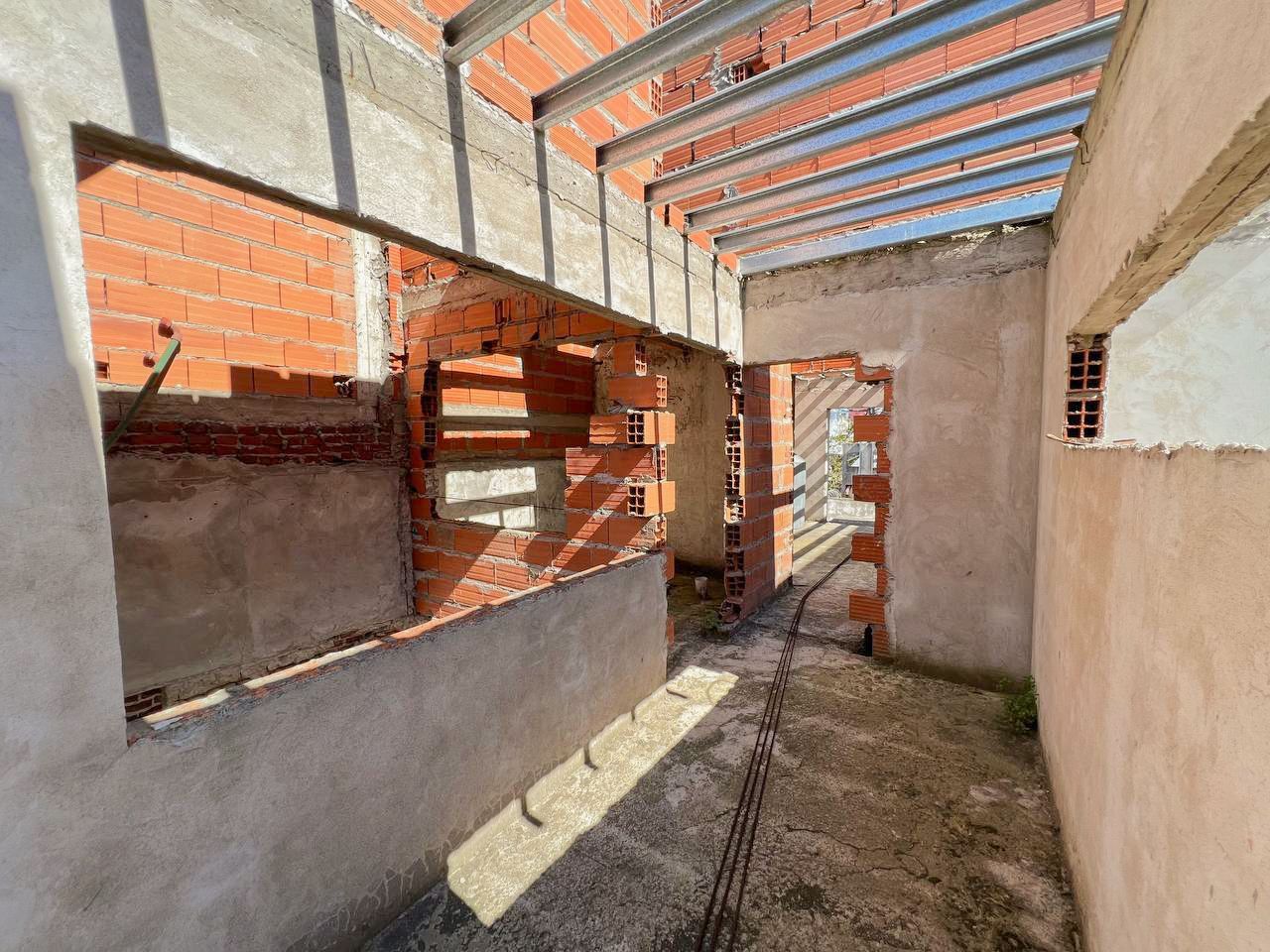 loy679_5 Terreno en venta con obra al 50% y planos para 7 unidades - Don Bosco - foto 4