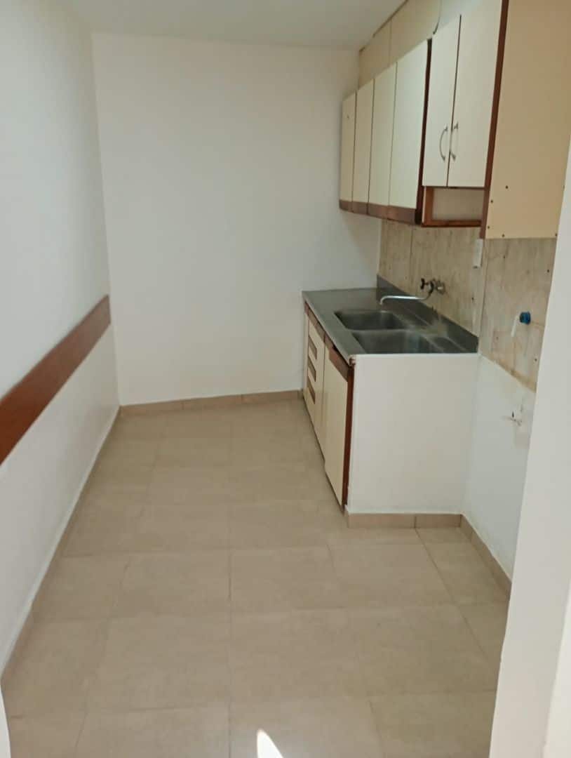 Casa en venta 3 ambientes con garage y patio - Las Avenidas - foto 4