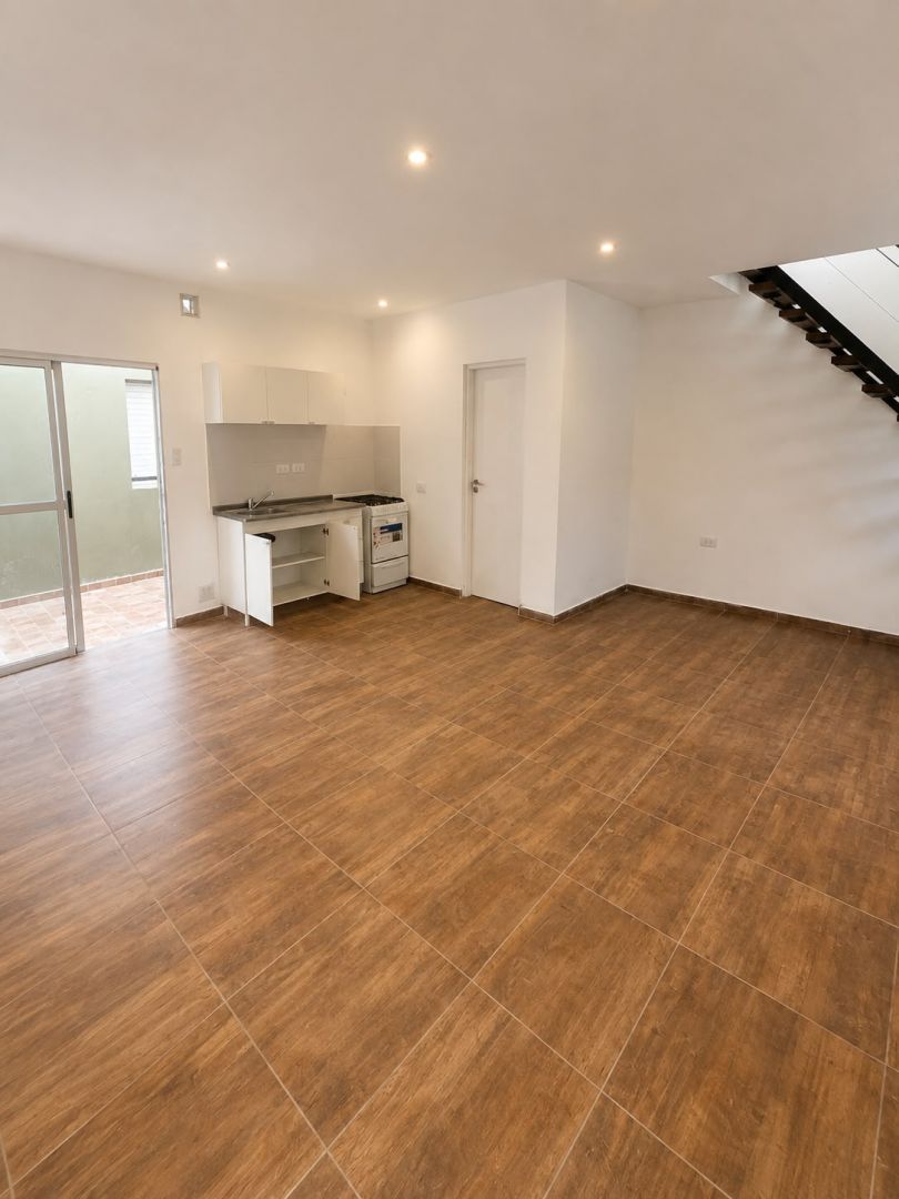 PH en venta en dúplex 4 ambientes a estrenar con patio - Don Bosco - foto 3