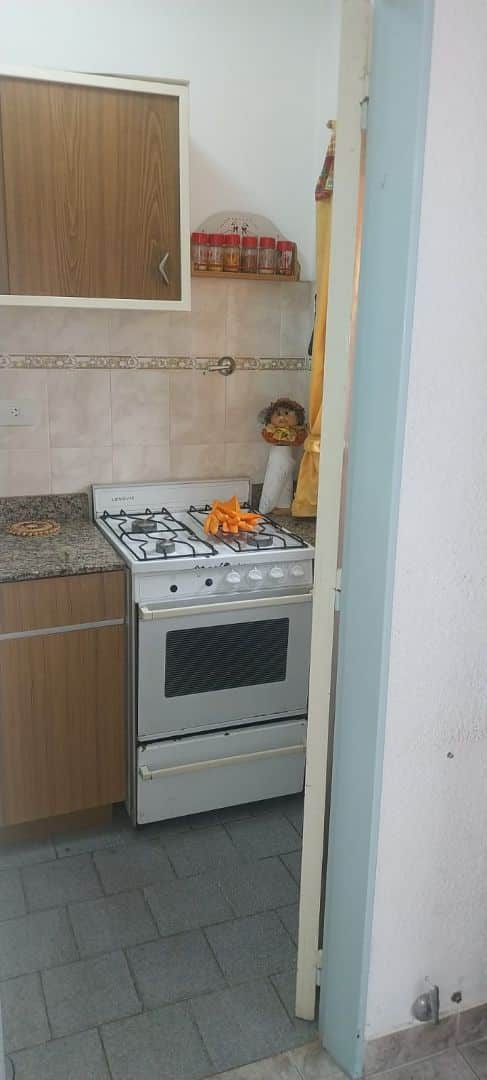 296dec6bded88d5f03aff8ea1d3d7c00 Departamento en venta 2 ambientes en estado original con balcón - Plaza Colón - foto 6