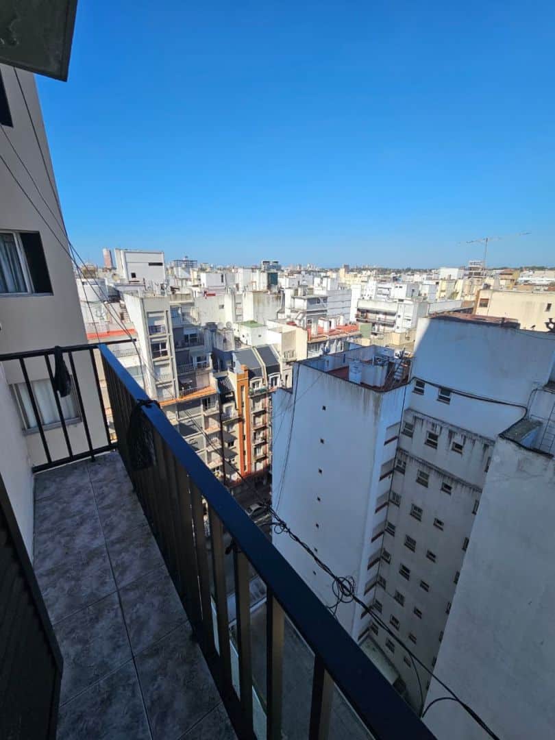 3021475099936326545a8e12545931a7 Departamento en venta 2 ambientes en estado original con balcón - Plaza Colón - foto 3