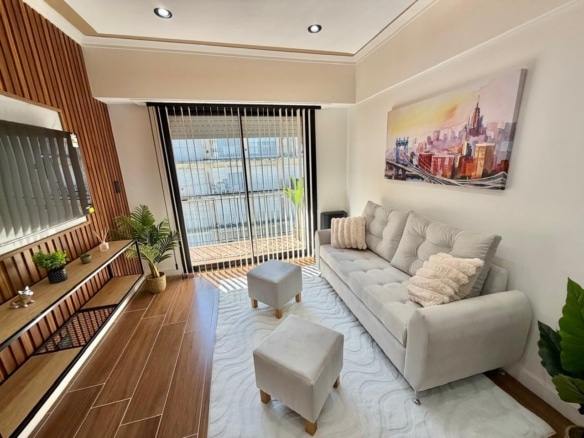Departamento en venta 2 ambientes con balcón saliente a la calle - Plaza Colón