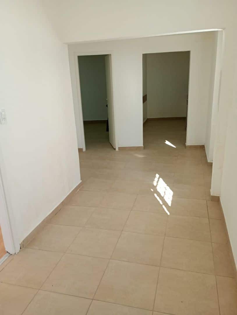 Casa en venta 3 ambientes con garage y patio - Las Avenidas - foto 6