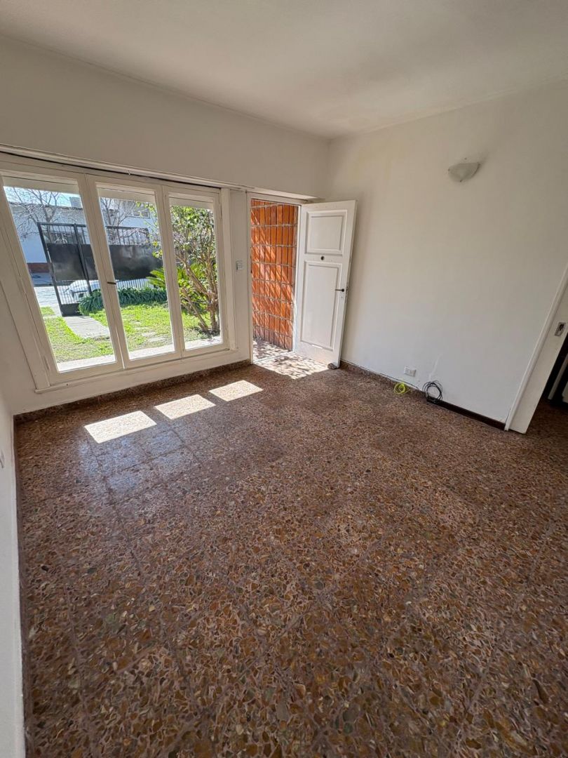 68e224216ed3b24f317b1159c3d299b6 Casa en alquiler 3 ambientes con patio - Santa Rita - foto 4