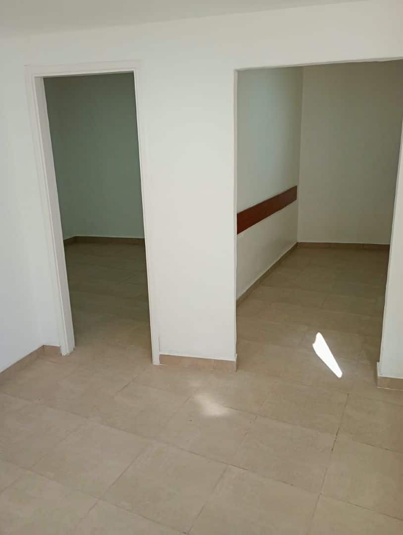 Casa en venta 3 ambientes con garage y patio - Las Avenidas - foto 7