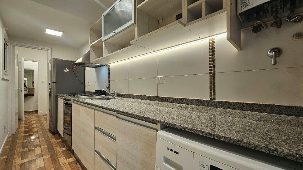 Departamento en venta 2 ambientes con dependencia y balcón - Plaza Colón - foto 9