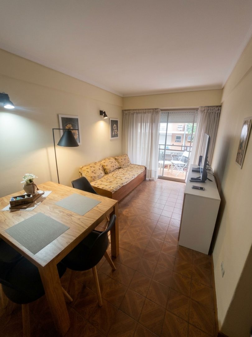 9213d6275467de9dd7c2b0a947f5e548 Departamento en venta 2 ambientes con balcón saliente a la calle - Plaza Colón - foto 15