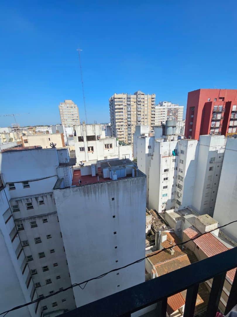 ae664b35c0152fbd6b62e16afcd4dda6 Departamento en venta 2 ambientes en estado original con balcón - Plaza Colón - foto 4