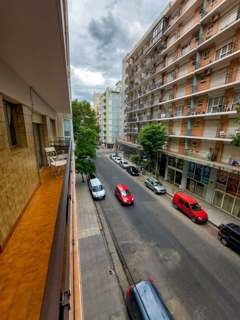 c07a36ef66e4277a2d8e4285803340a6 Departamento en venta 2 ambientes con balcón saliente a la calle - Plaza Colón - foto 16