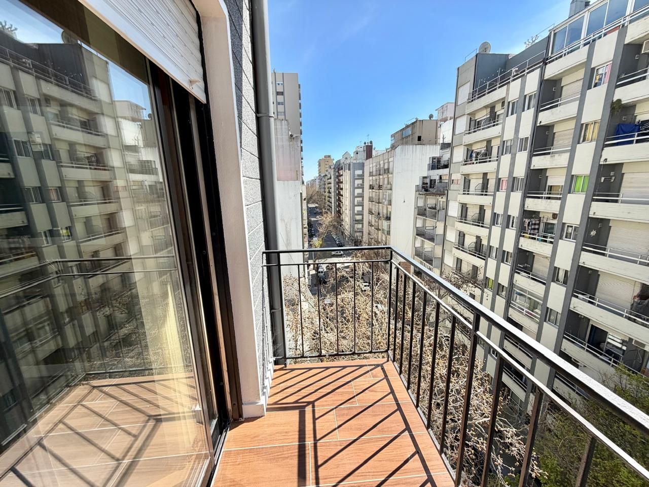 d9ce72bfdd5f600d4fa8ac992b09e429 Departamento en venta 2 ambientes con balcón saliente a la calle - Plaza Colón - foto 5