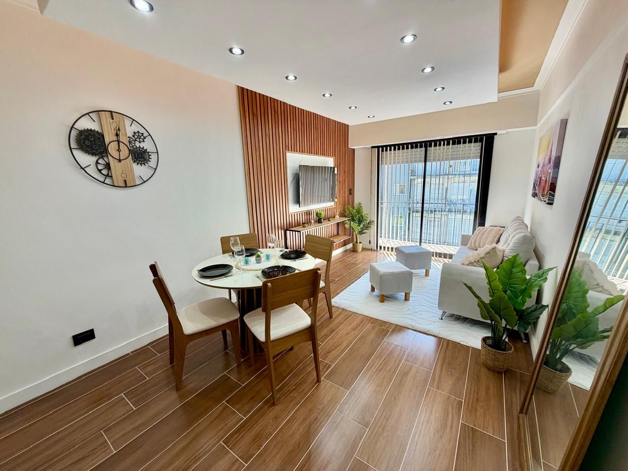 f63fd2583c7de72dab93ea4415878737 Departamento en venta 2 ambientes con balcón saliente a la calle - Plaza Colón - foto 3