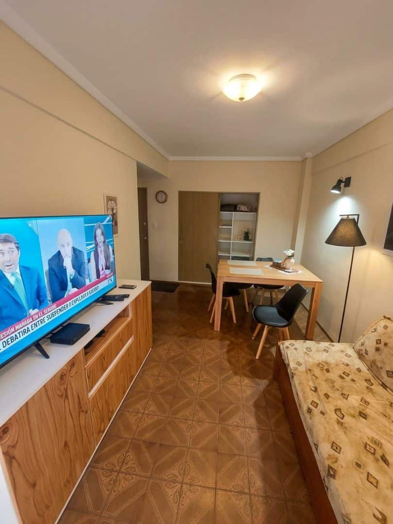 fcb6adf83c99580aff079662e3e3bcae Departamento en venta 2 ambientes con balcón saliente a la calle - Plaza Colón - foto 17