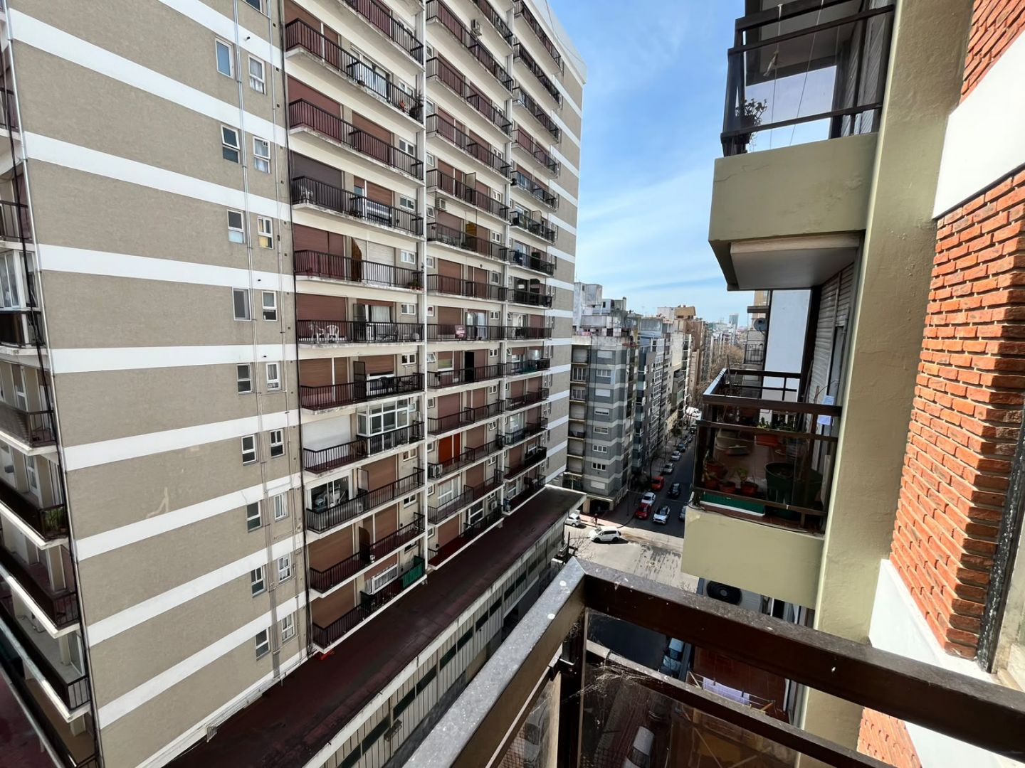 27a0a3d7e0ab994d9778e60b34444155 Departamento en venta 2 ambientes al frente con balcón - Plaza Colón - foto 4