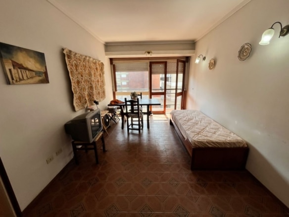 Departamento en venta 2 ambientes al frente con balcón - Plaza Colón