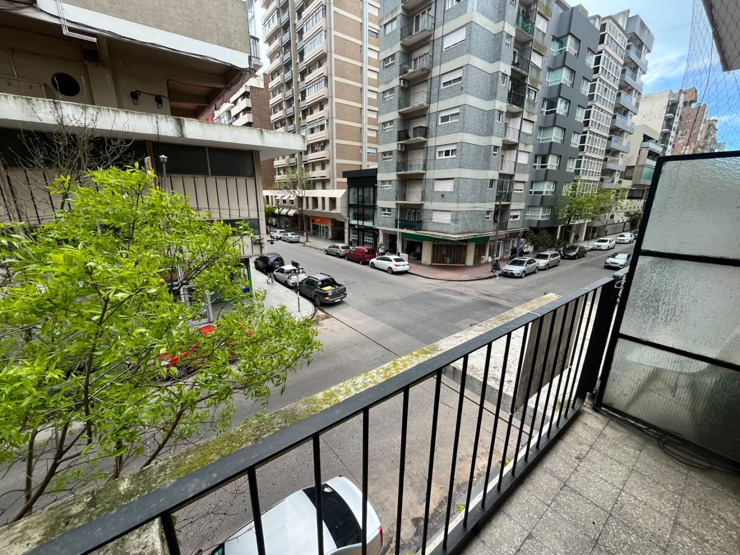 Departamento en venta 1 ambiente con balcón al frente - Plaza Colón - foto 3