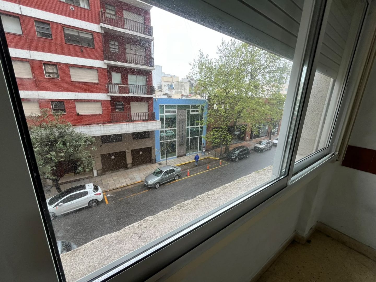 586210b3ad670768d240992c8070d6b7 Departamento en alquiler permanente 2 ambientes con dependencia - Plaza Colón - foto 2