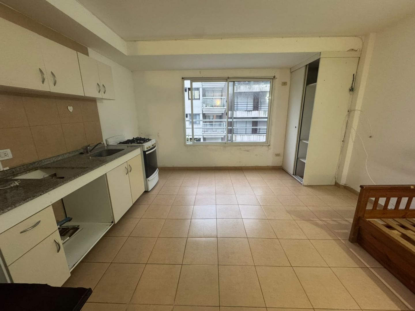 Departamento en venta 1 ambiente al frente - Plaza Colón - foto 2