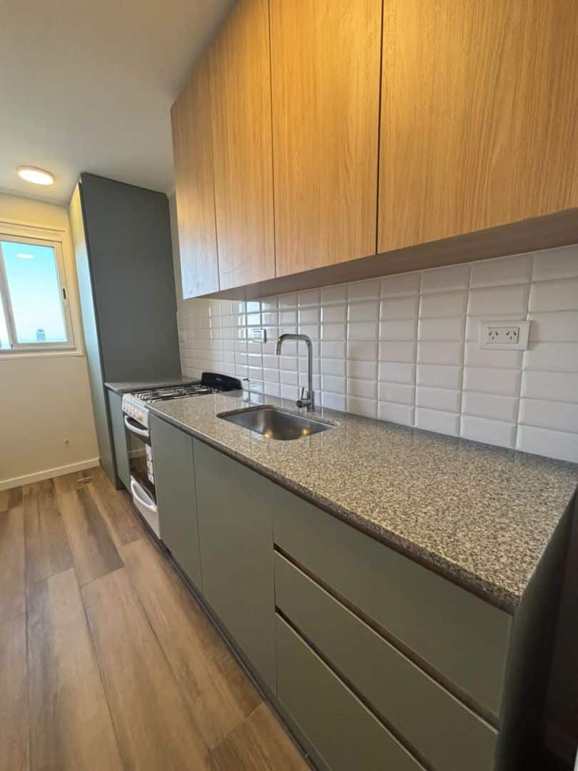 cf5d0e211c723bb4a69db06b2a2cae8d Departamento en venta 1 ambiente y medio con balcón y vista panorámica - Plaza Colón - foto 6
