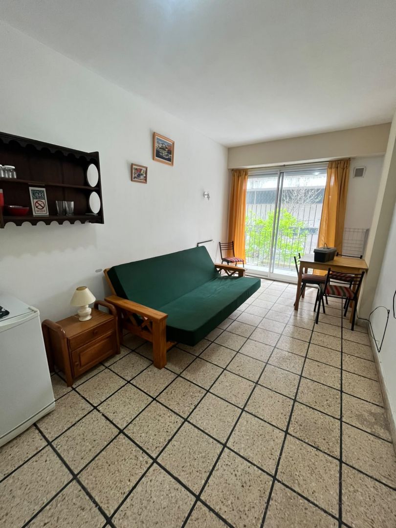 Departamento en venta 1 ambiente con balcón al frente - Plaza Colón