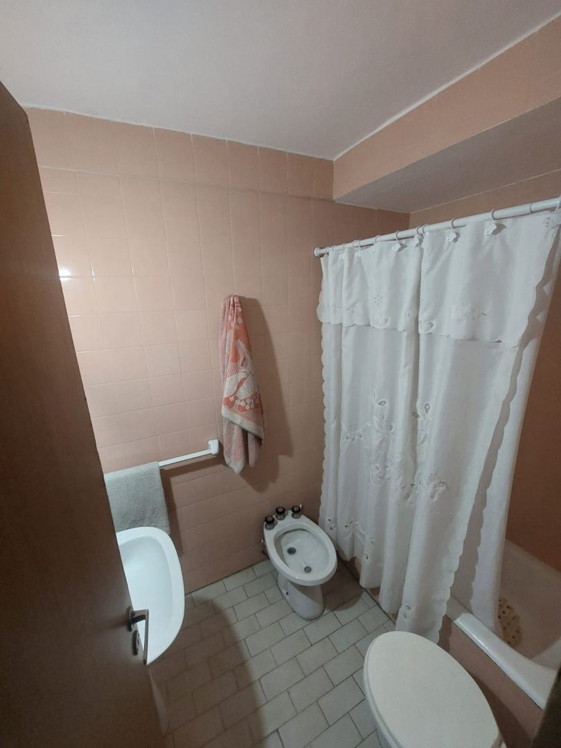 Departamento en alquiler temporario 2 ambientes con balcón - Plaza Colón - foto 11