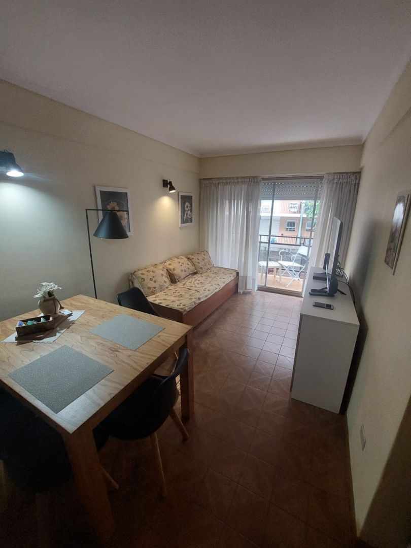 Departamento en alquiler temporario 2 ambientes con balcón - Plaza Colón