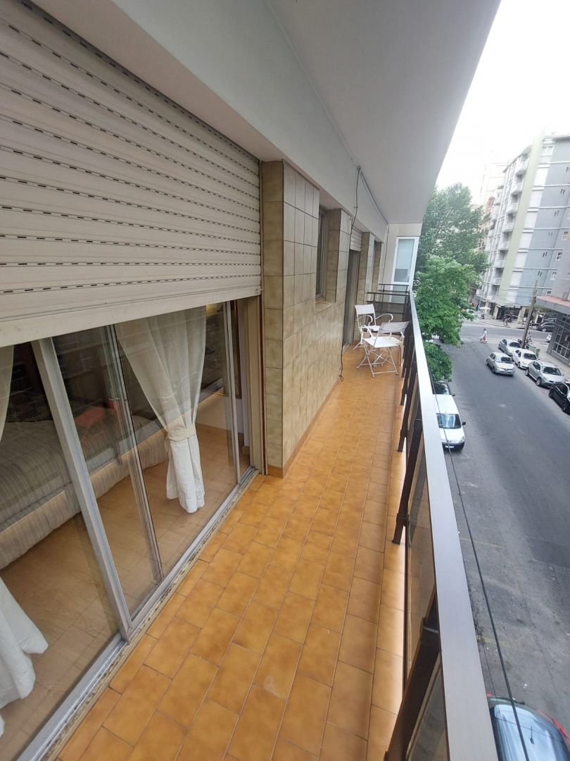 Departamento en alquiler temporario 2 ambientes con balcón - Plaza Colón - foto 4