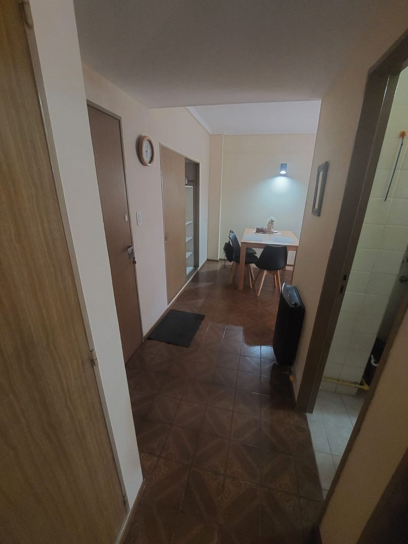 Departamento en alquiler temporario 2 ambientes con balcón - Plaza Colón - foto 6